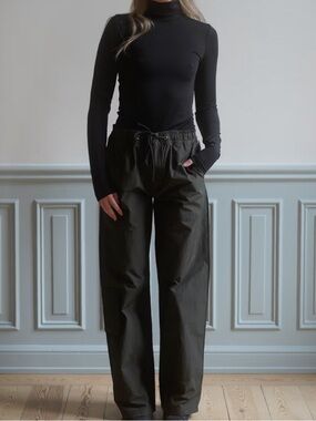 Djerf Avenue Sporty Pants - Dark Olive - Small - New with Tags